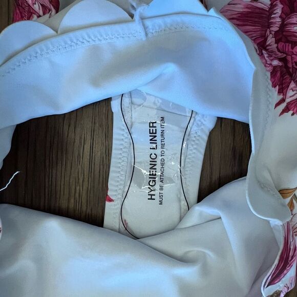 NWT women’s Cupshe white and floral high rise Bikini Bottom.  Size Small - Picture 2 of 5